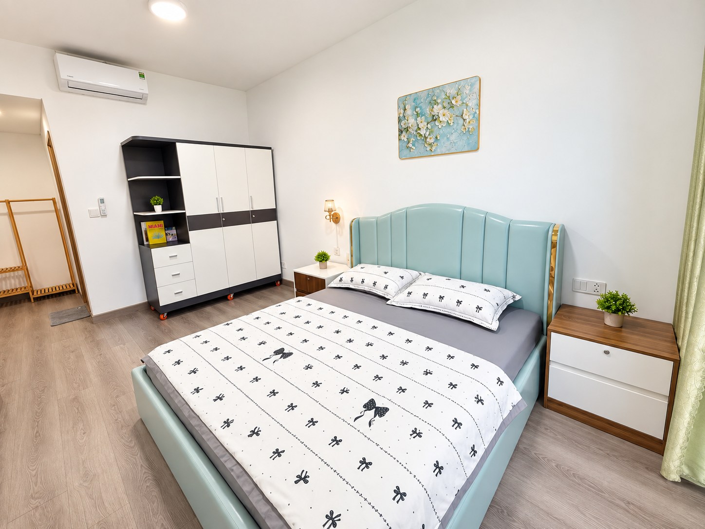 Căn Hộ 2 Phòng Ngủ Hiện Đại Góc Sân Vườn Celadon