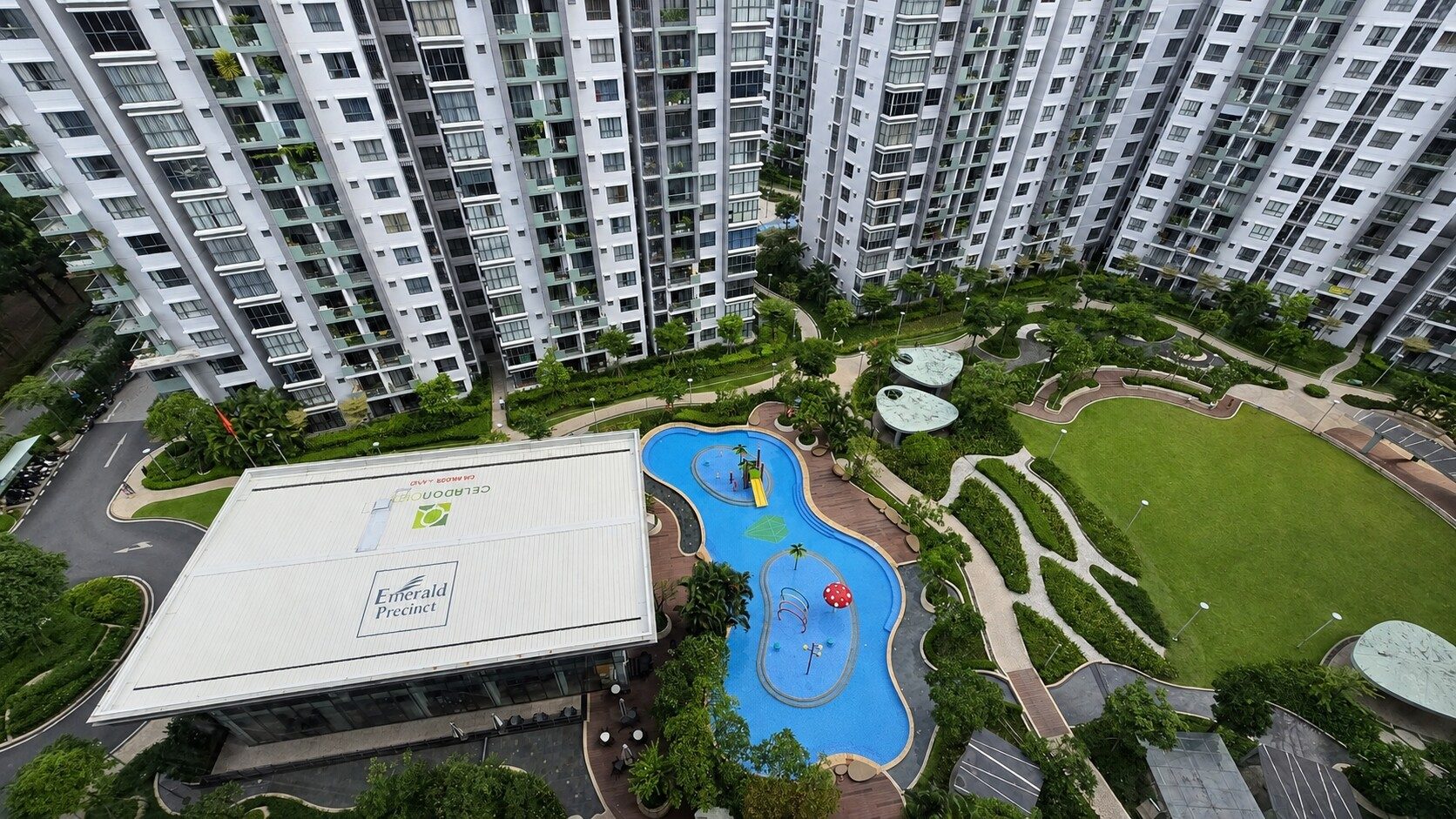 Căn hộ 2PN 2WC View Hồ Bơi Cực Đẹp Emerald