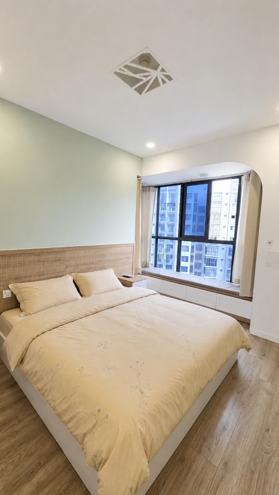Căn hộ 2PN 2WC View Hồ Bơi Cực Đẹp Emerald