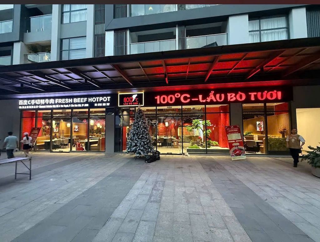 Gia đình lưu trú tại căn hộ Celadon City gần AEON Tân Phú dịp lễ